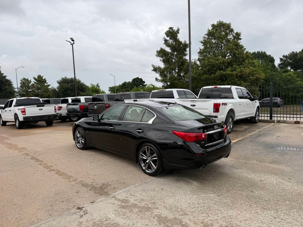 INFINITI Q50 Vehicle Full-screen Gallery Image 04