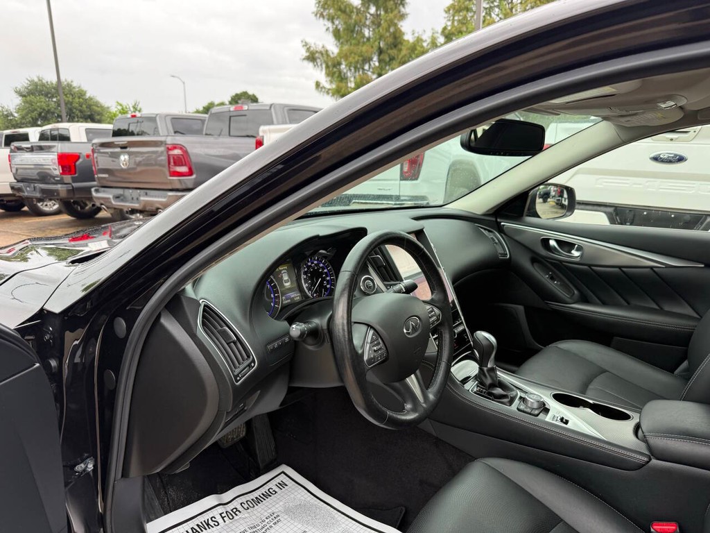 INFINITI Q50 Vehicle Full-screen Gallery Image 06