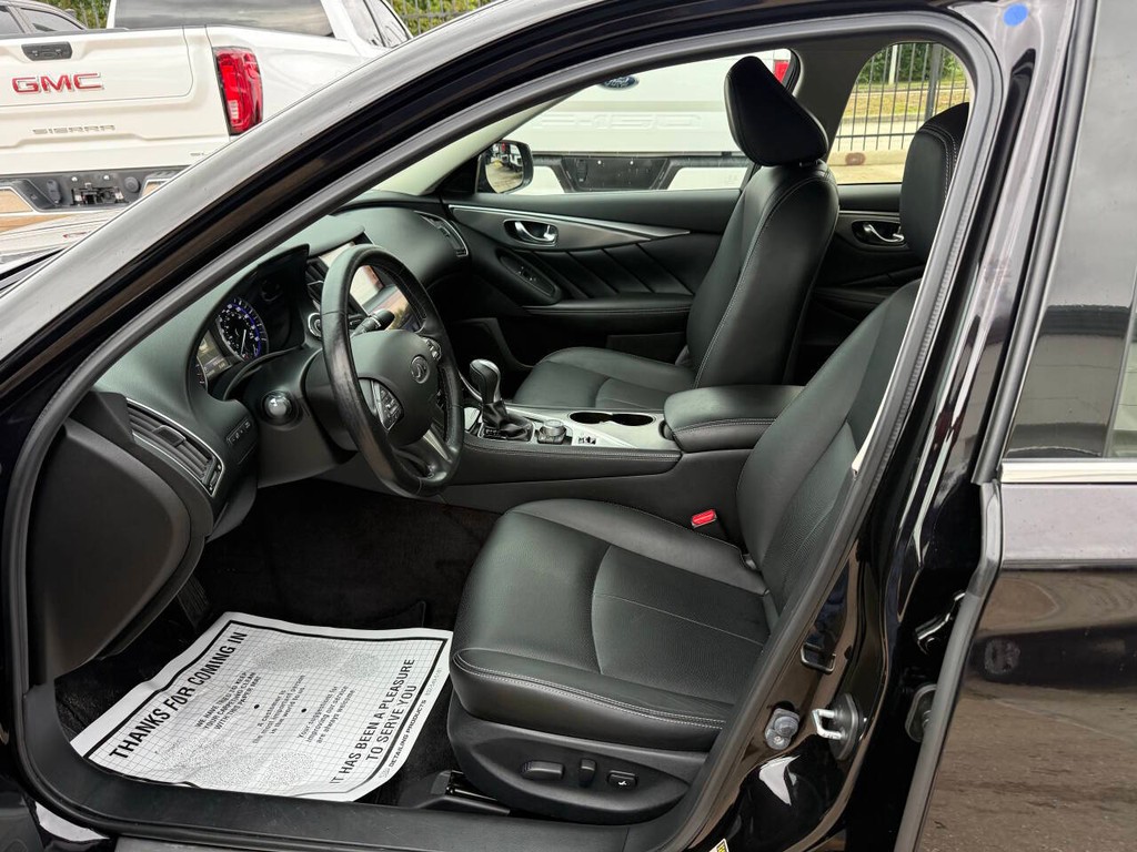 INFINITI Q50 Vehicle Full-screen Gallery Image 07