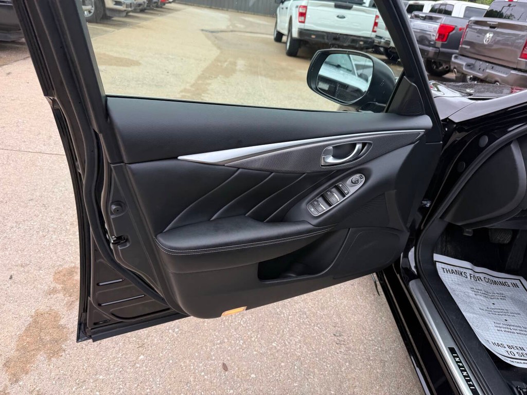 INFINITI Q50 Vehicle Full-screen Gallery Image 08