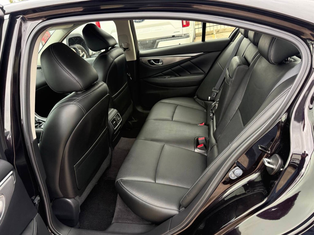 INFINITI Q50 Vehicle Full-screen Gallery Image 13