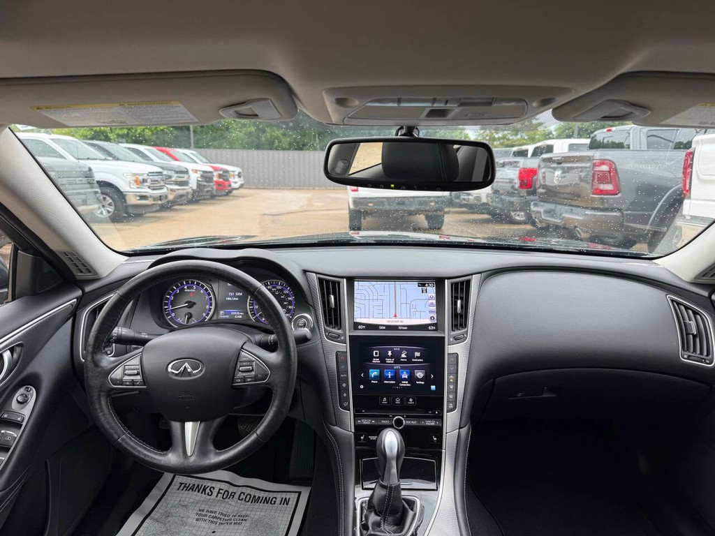 INFINITI Q50 Vehicle Full-screen Gallery Image 17