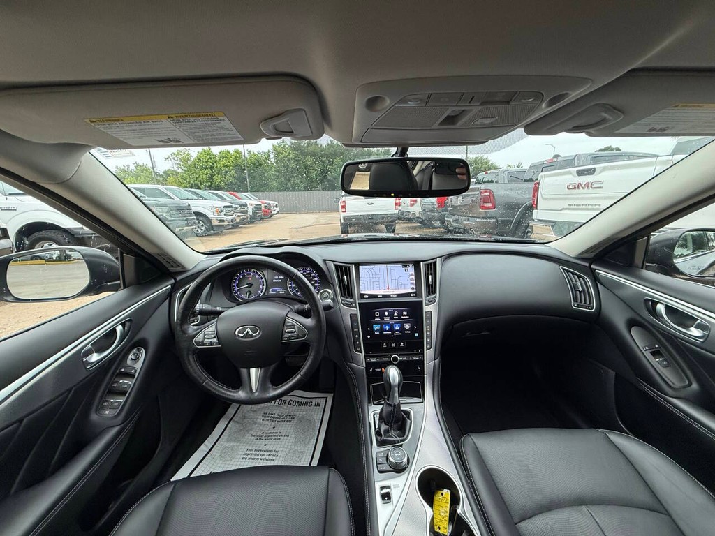INFINITI Q50 Vehicle Full-screen Gallery Image 18