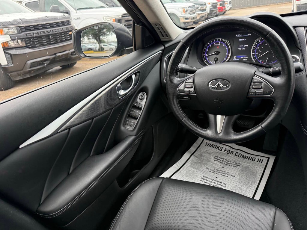 INFINITI Q50 Vehicle Full-screen Gallery Image 19