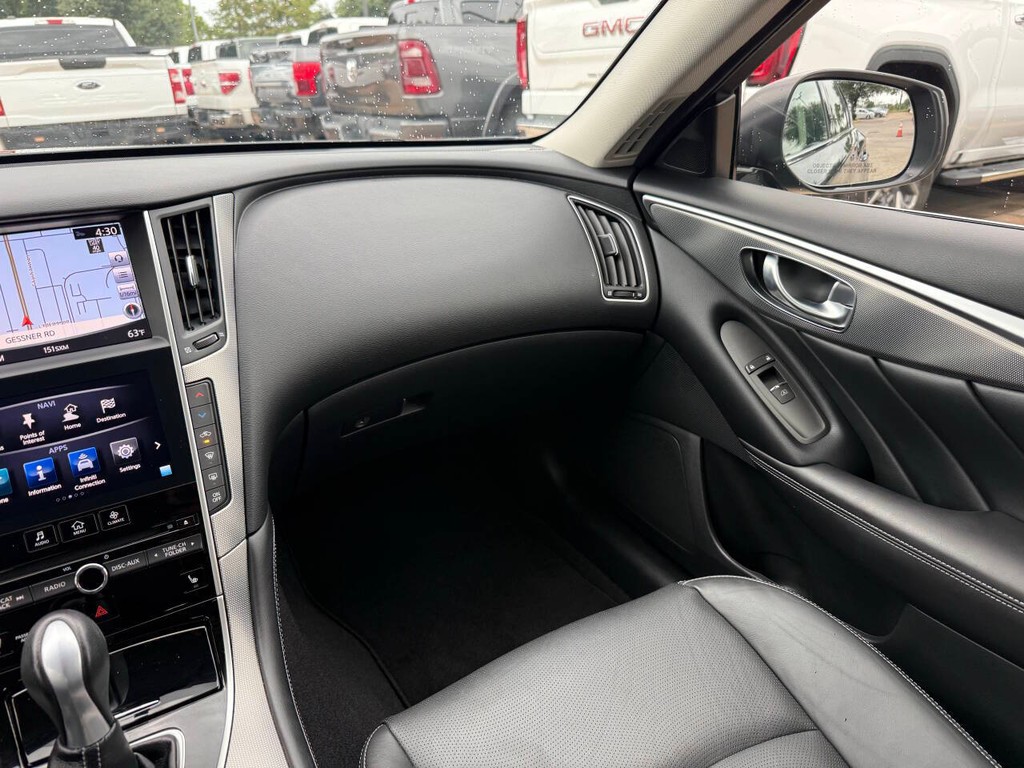 INFINITI Q50 Vehicle Full-screen Gallery Image 20