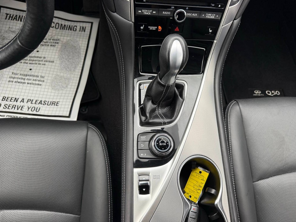INFINITI Q50 Vehicle Full-screen Gallery Image 30