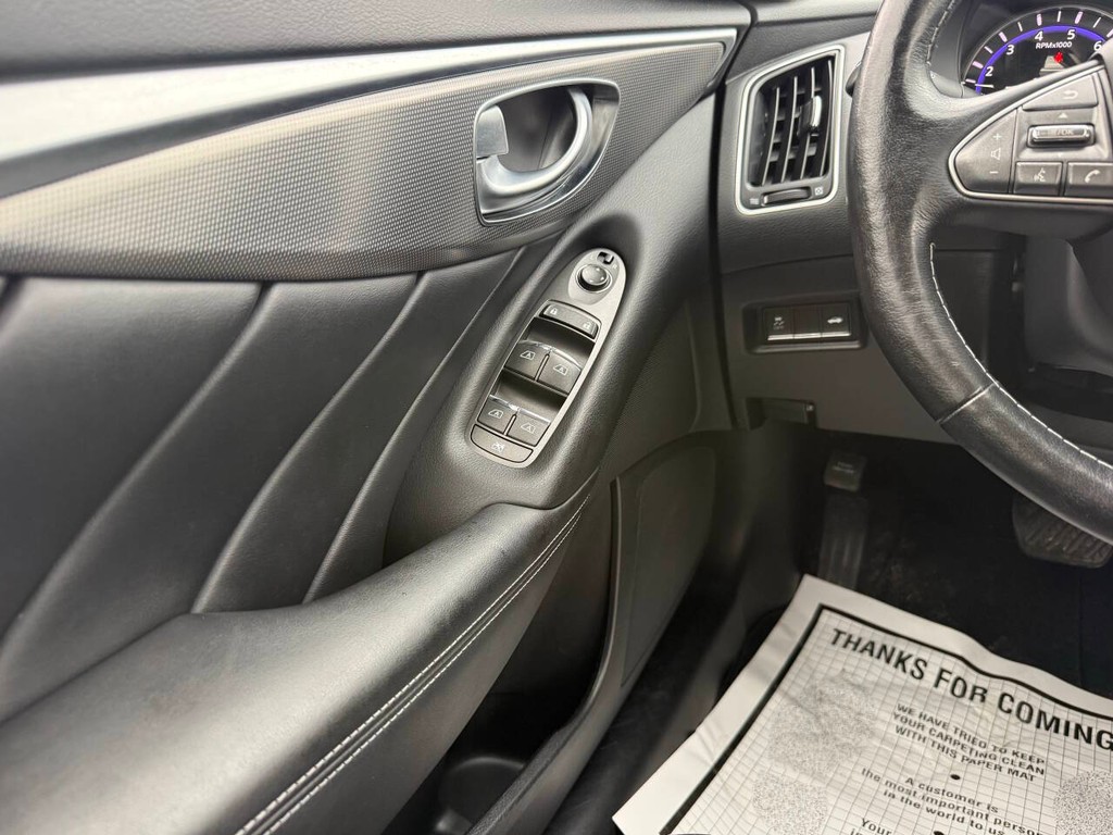 INFINITI Q50 Vehicle Full-screen Gallery Image 31