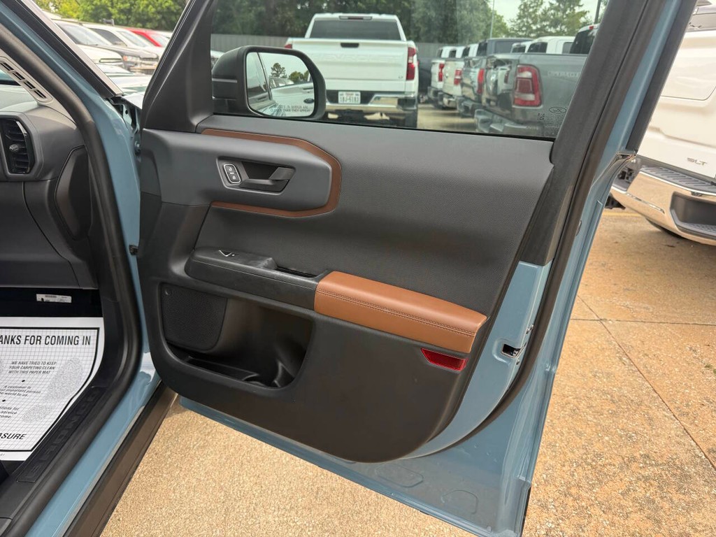 Ford Bronco Sport Vehicle Full-screen Gallery Image 11
