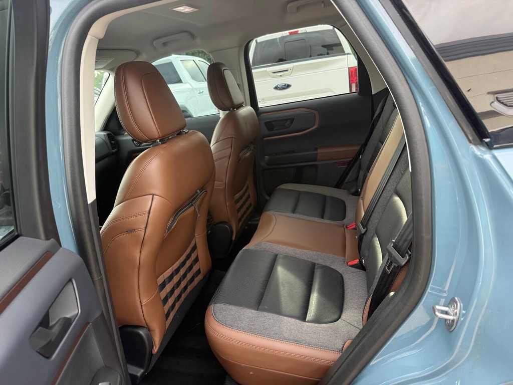 Ford Bronco Sport Vehicle Full-screen Gallery Image 12