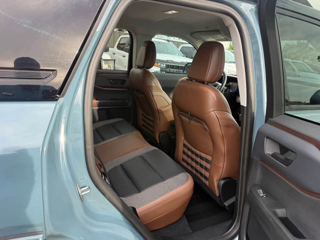 Ford Bronco Sport Vehicle Full-screen Gallery Image 16