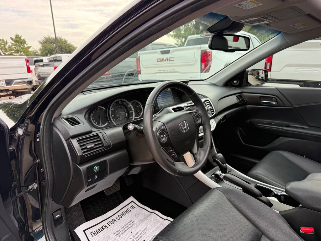 Honda Accord Sedan Vehicle Full-screen Gallery Image 06