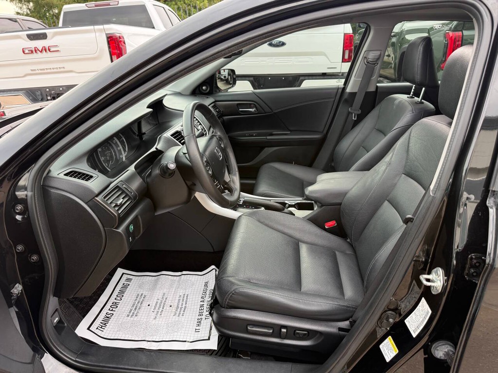 Honda Accord Sedan Vehicle Full-screen Gallery Image 07