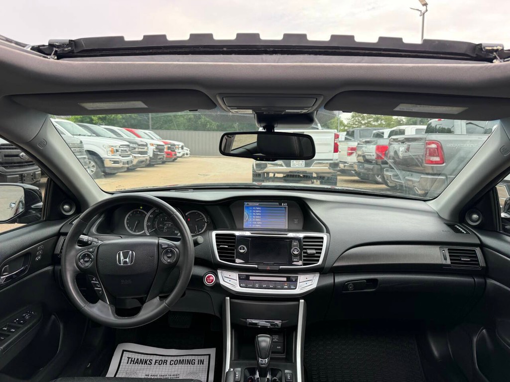 Honda Accord Sedan Vehicle Full-screen Gallery Image 17