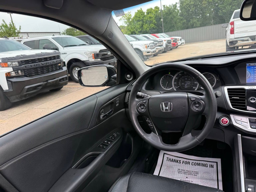 Honda Accord Sedan Vehicle Full-screen Gallery Image 19