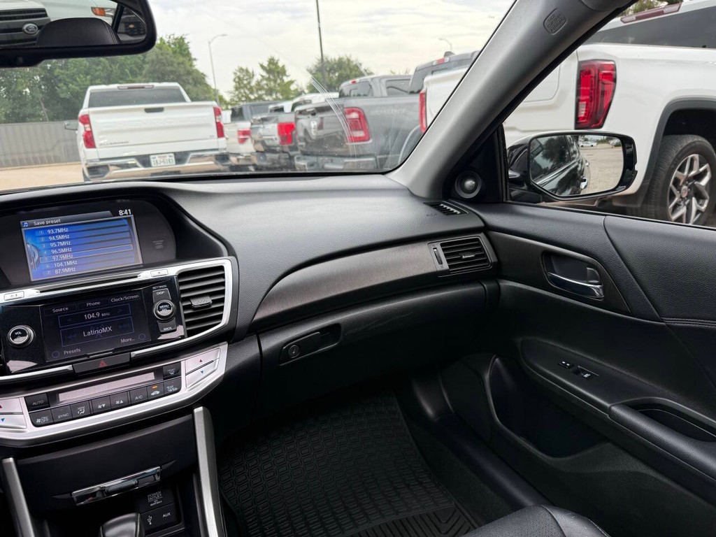 Honda Accord Sedan Vehicle Full-screen Gallery Image 20