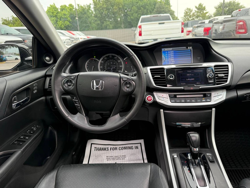 Honda Accord Sedan Vehicle Full-screen Gallery Image 21