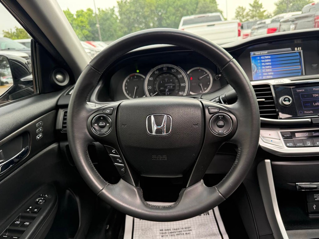 Honda Accord Sedan Vehicle Full-screen Gallery Image 22
