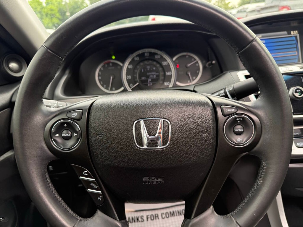 Honda Accord Sedan Vehicle Full-screen Gallery Image 23