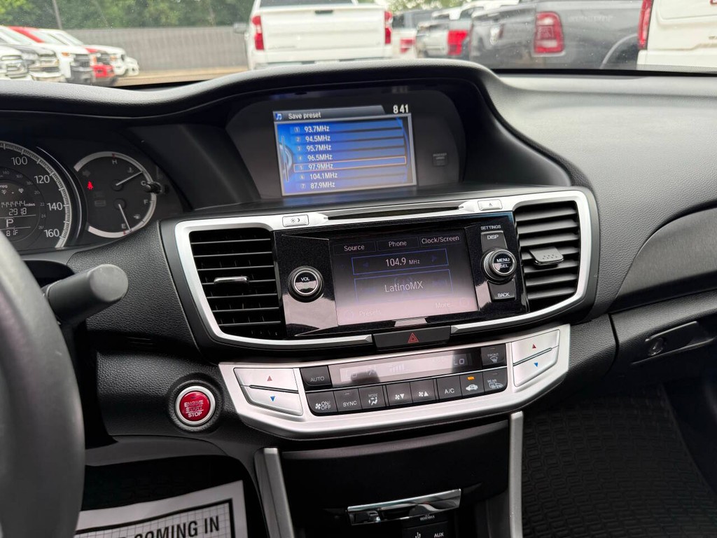 Honda Accord Sedan Vehicle Full-screen Gallery Image 24