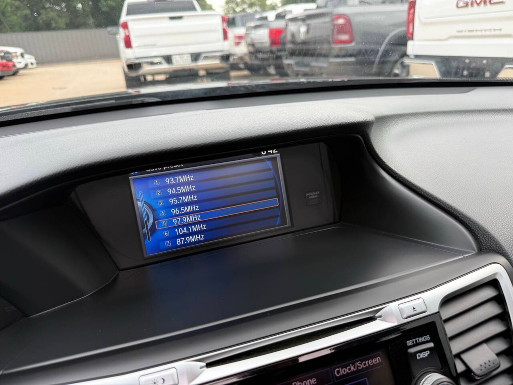 Honda Accord Sedan Vehicle Full-screen Gallery Image 25