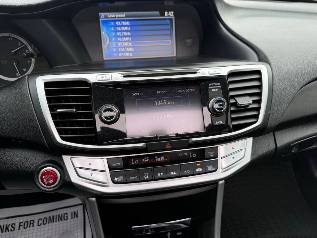 Honda Accord Sedan Vehicle Full-screen Gallery Image 27
