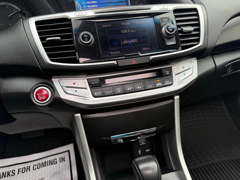 Honda Accord Sedan Vehicle Full-screen Gallery Image 28