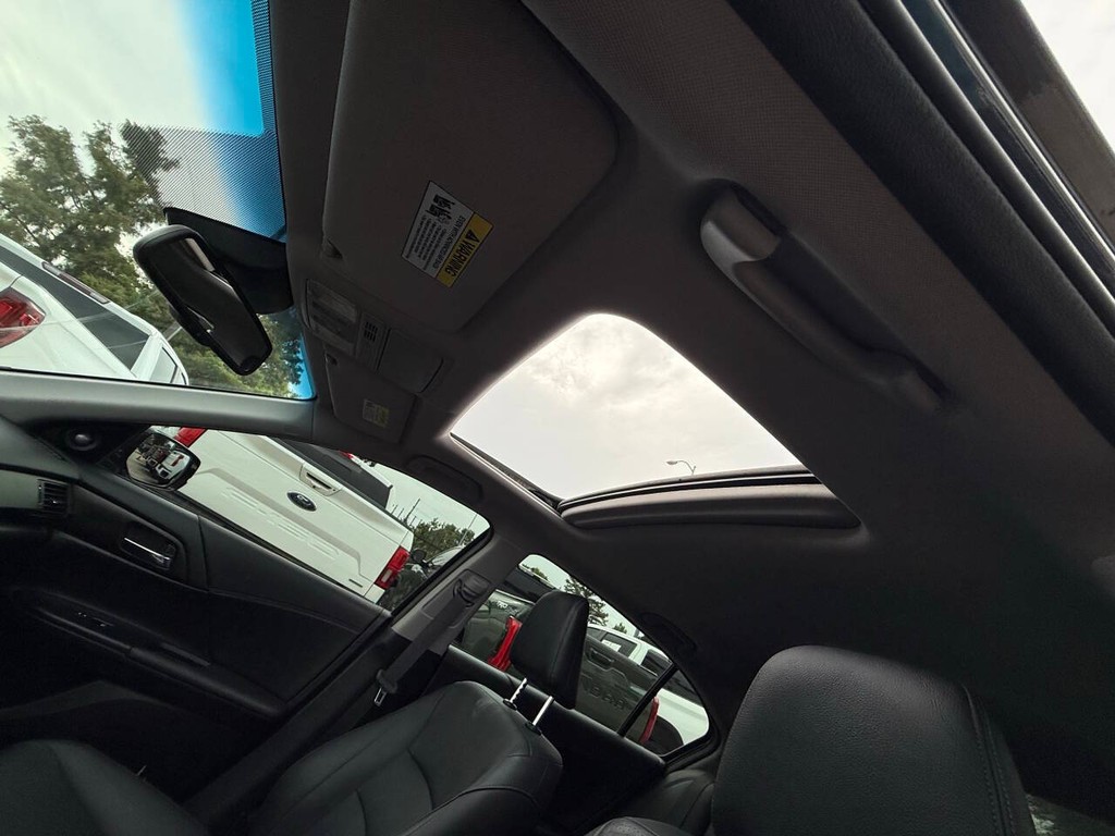 Honda Accord Sedan Vehicle Full-screen Gallery Image 31