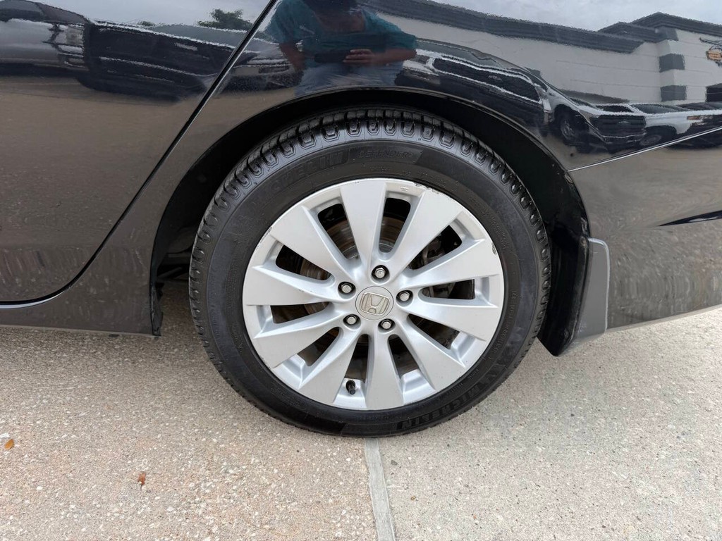 Honda Accord Sedan Vehicle Full-screen Gallery Image 36