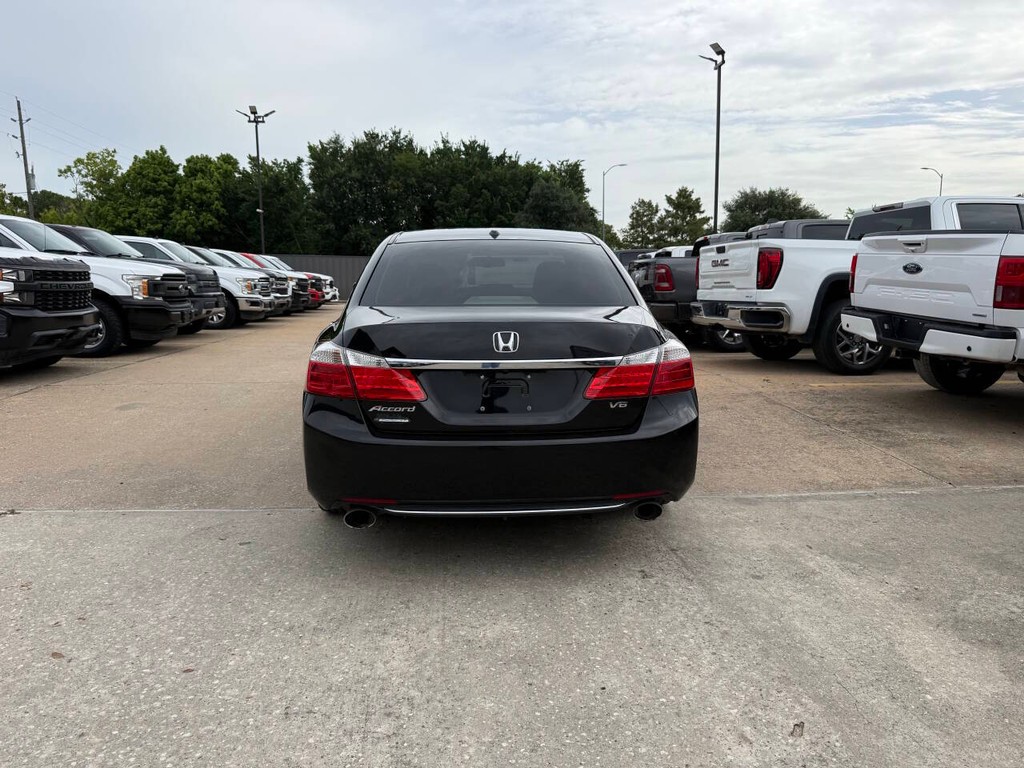 Honda Accord Sedan Vehicle Full-screen Gallery Image 38
