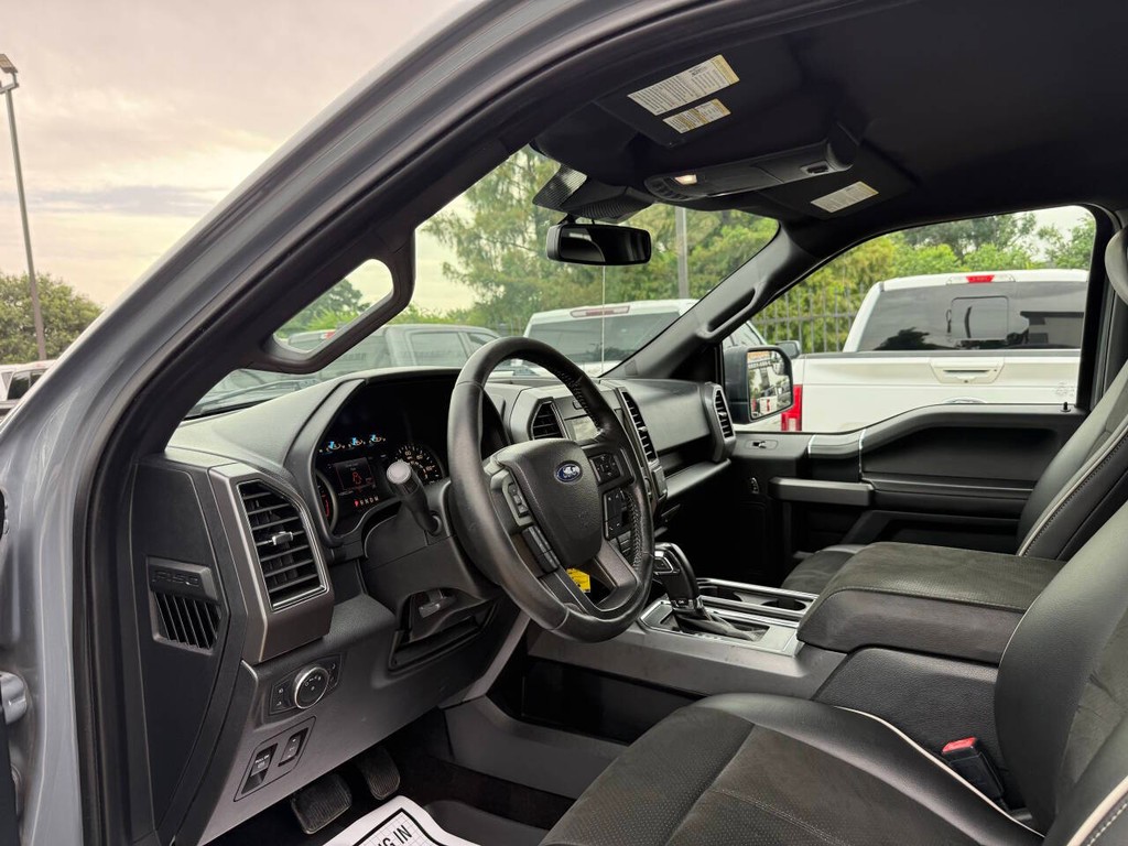 Ford F-150 Vehicle Full-screen Gallery Image 06