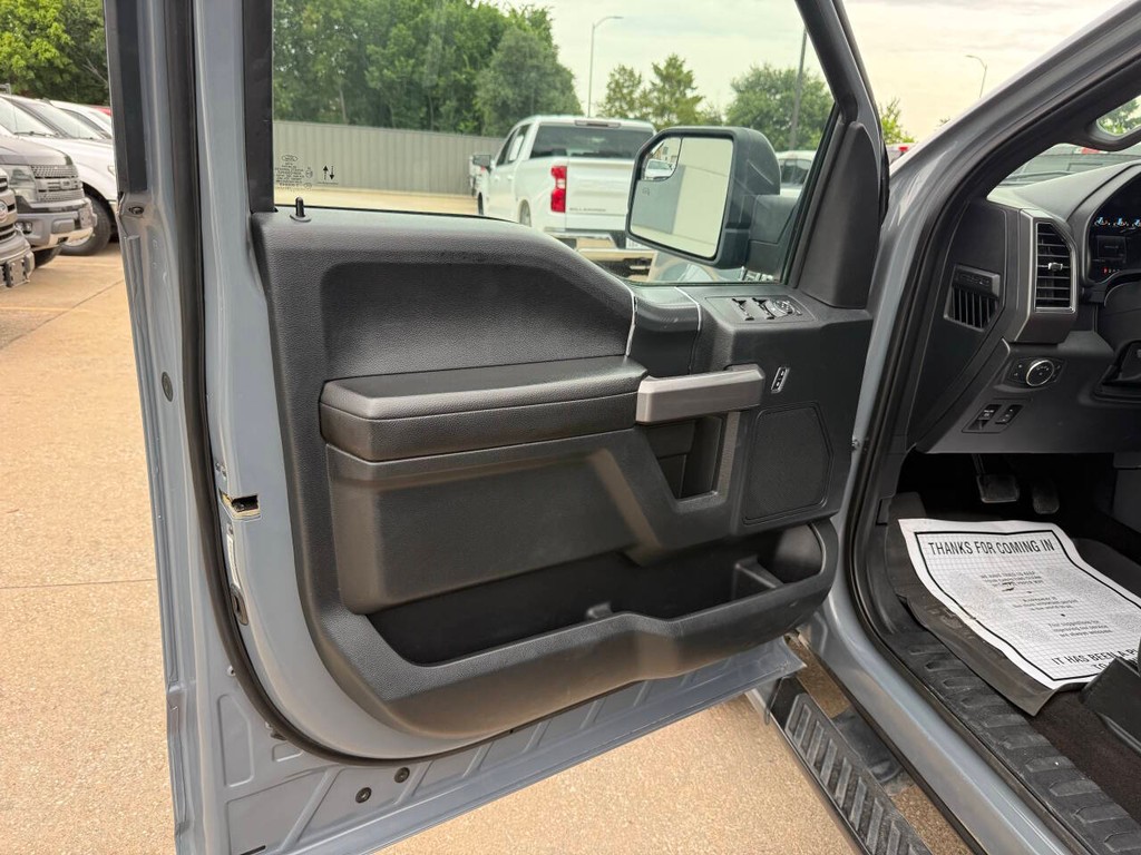 Ford F-150 Vehicle Full-screen Gallery Image 08