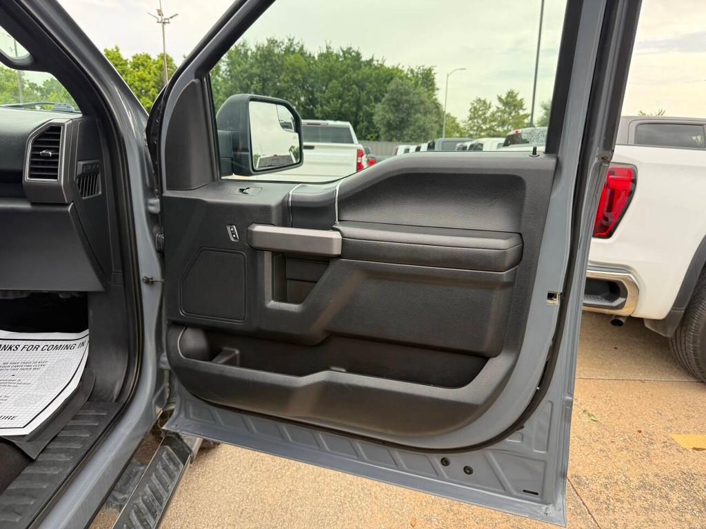 Ford F-150 Vehicle Full-screen Gallery Image 11