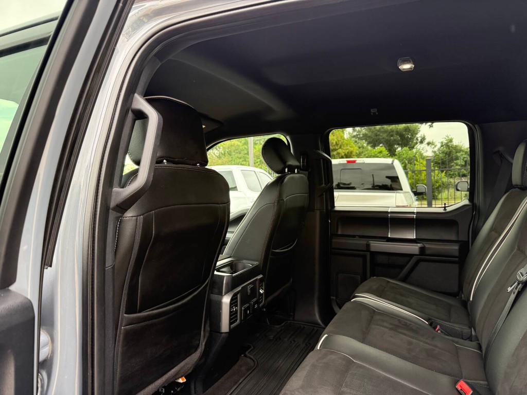 Ford F-150 Vehicle Full-screen Gallery Image 12
