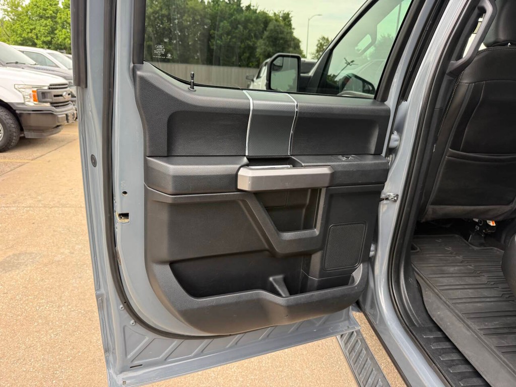 Ford F-150 Vehicle Full-screen Gallery Image 14
