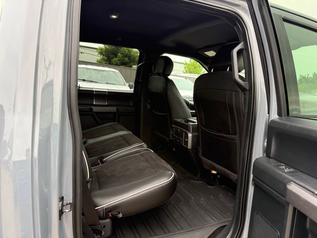 Ford F-150 Vehicle Full-screen Gallery Image 15