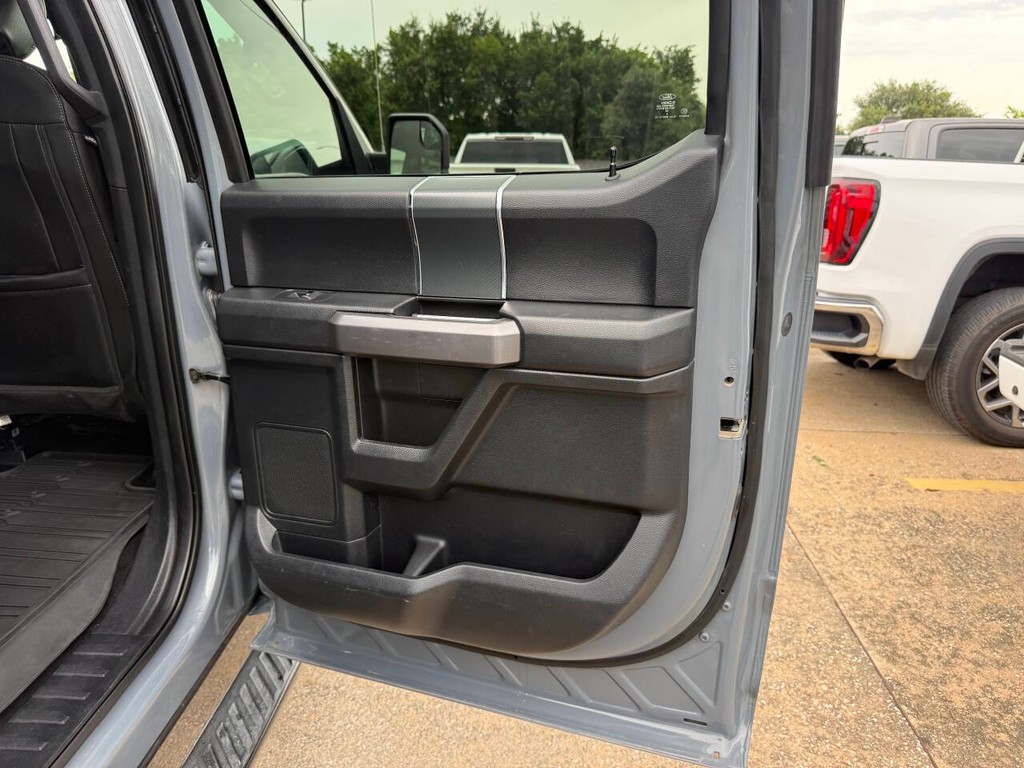 Ford F-150 Vehicle Full-screen Gallery Image 16