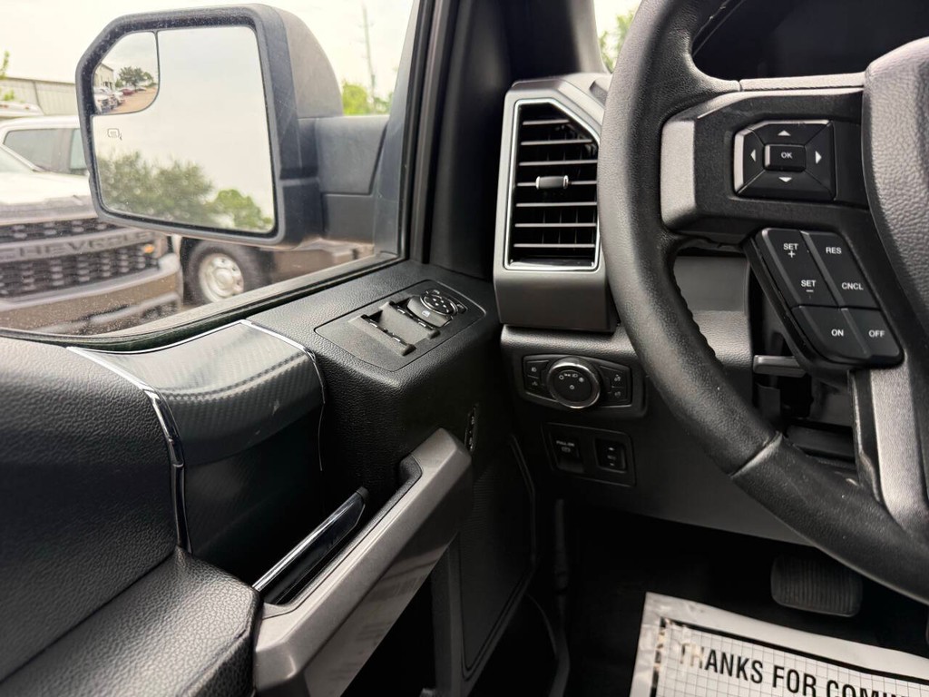 Ford F-150 Vehicle Full-screen Gallery Image 30