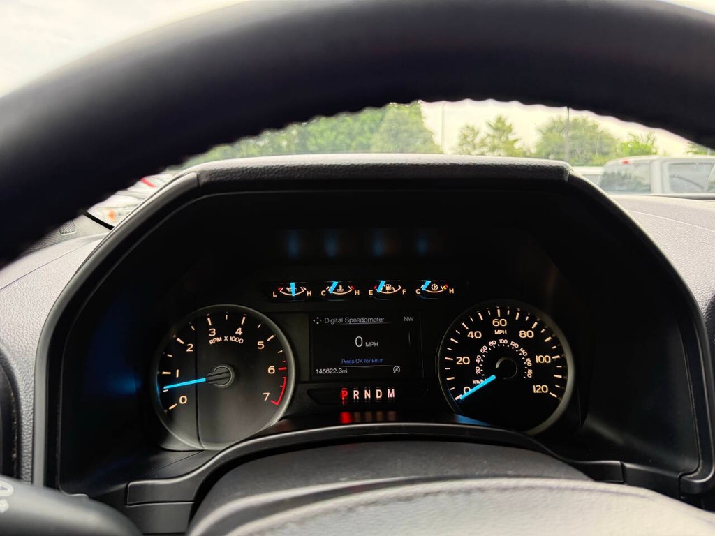 Ford F-150 Vehicle Full-screen Gallery Image 31
