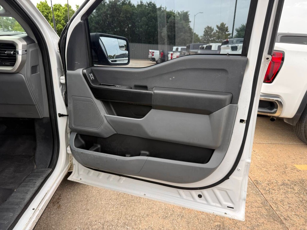 Ford F-150 Vehicle Full-screen Gallery Image 11