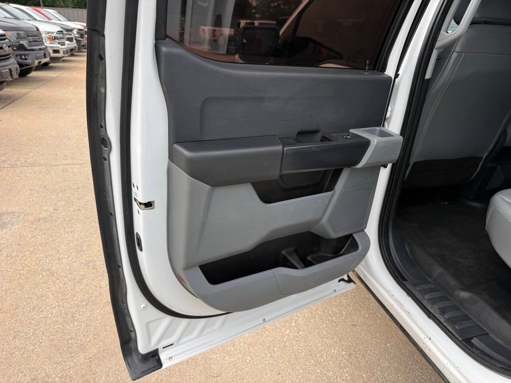 Ford F-150 Vehicle Full-screen Gallery Image 14