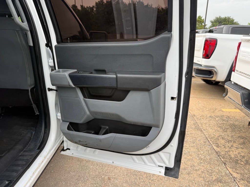 Ford F-150 Vehicle Full-screen Gallery Image 16