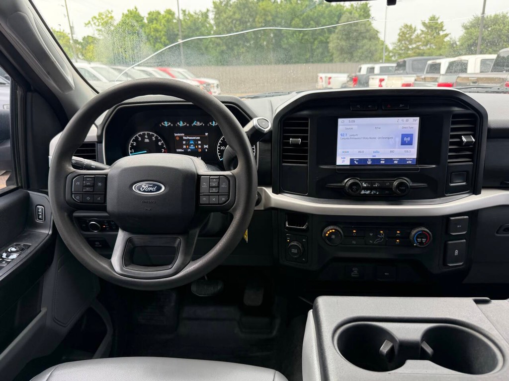 Ford F-150 Vehicle Full-screen Gallery Image 21