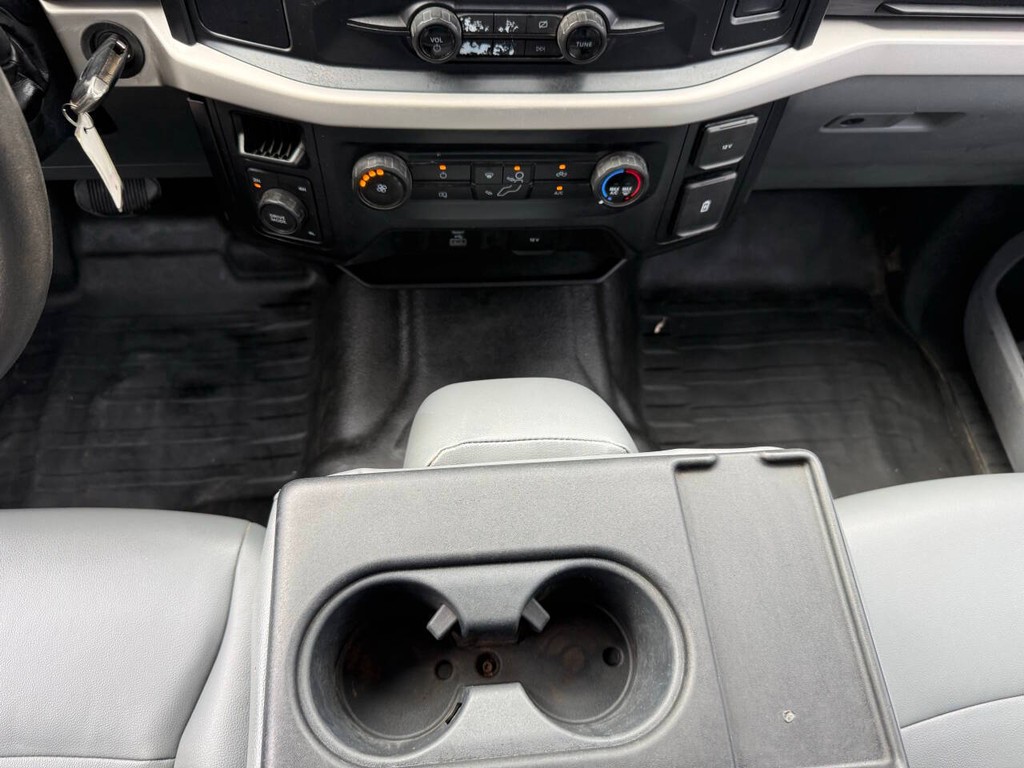 Ford F-150 Vehicle Full-screen Gallery Image 30