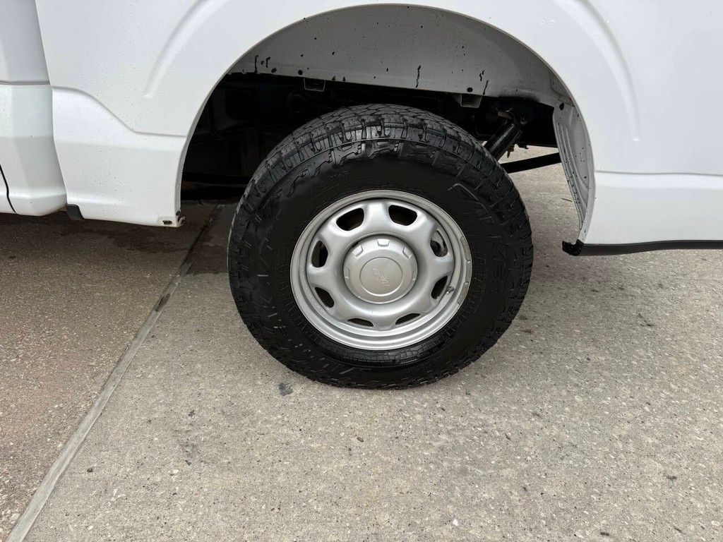 Ford F-150 Vehicle Full-screen Gallery Image 36