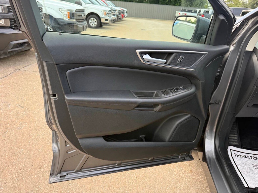 Ford Edge Vehicle Full-screen Gallery Image 08