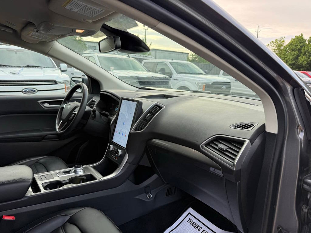 Ford Edge Vehicle Full-screen Gallery Image 09