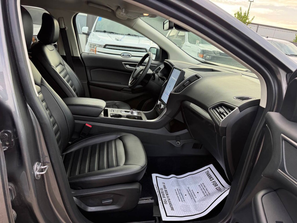 Ford Edge Vehicle Full-screen Gallery Image 10