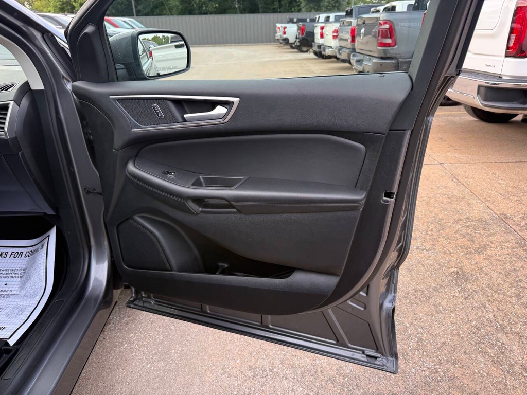 Ford Edge Vehicle Full-screen Gallery Image 11