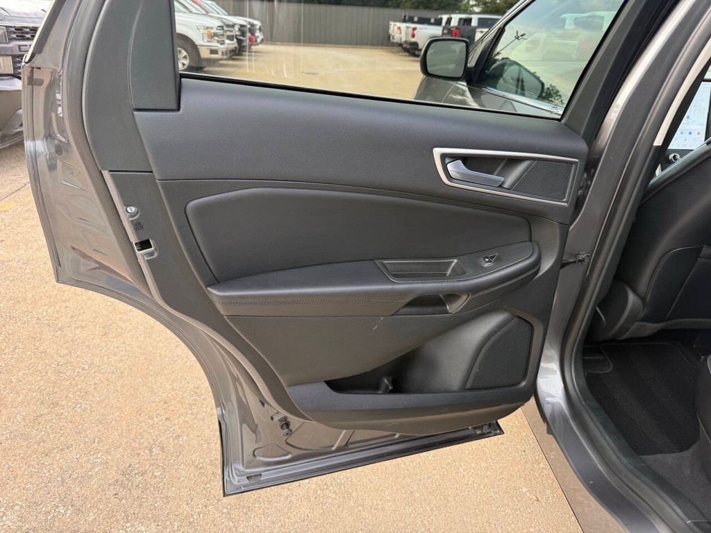 Ford Edge Vehicle Full-screen Gallery Image 14
