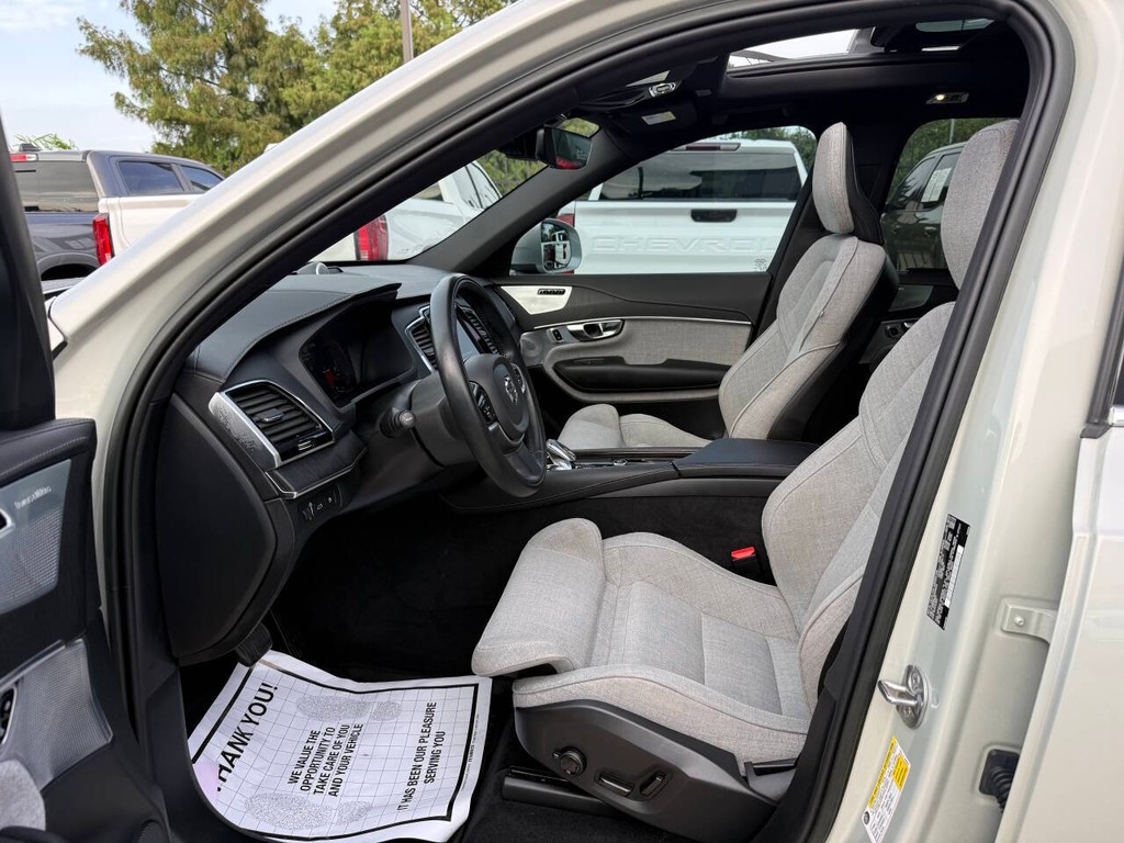 Volvo XC90 Recharge Vehicle Full-screen Gallery Image 07